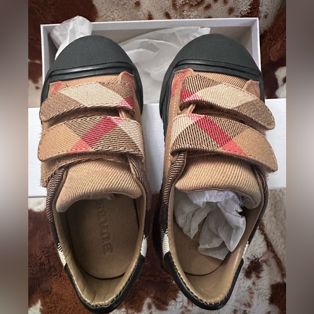 Burberry boys strap sneakers , size 9.5 color black & beige